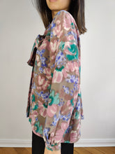 Load image into Gallery viewer, The Silk Purple Pink Floral Pattern Blouse | Vintage silk blend flower watercolor bow tie IT46 M
