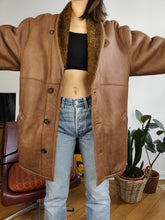 Load image into Gallery viewer, Vintage genuine shearling leather coat brown sheepskin lambskin sherpa winter heavy Breco&#39;s M
