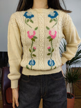 Load image into Gallery viewer, Vintage wool blend flower floral cream beige cable knit sweater knitted jumper pullover S
