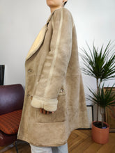 Load image into Gallery viewer, Vintage genuine shearling leather coat cream beige sheepskin lambskin sherpa winter heavy midi jacket M
