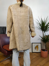 Load image into Gallery viewer, Vintage genuine shearling leather coat cream beige sheepskin lambskin sherpa winter heavy midi jacket M
