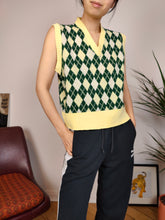 Load image into Gallery viewer, Vintage argyle pattern knit vest sleeveless diamonds pullunder preppy yellow green M
