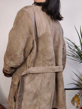 Load image into Gallery viewer, Vintage genuine shearling leather coat brown beige suede sheepskin lambskin sherpa winter IT50 M-L
