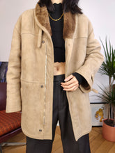 Load image into Gallery viewer, Vintage genuine shearling leather coat beige cream brown suede sheepskin lambskin sherpa winter IT46 S-M
