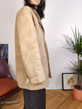 Load image into Gallery viewer, Vintage genuine shearling leather coat beige cream brown suede sheepskin lambskin sherpa winter IT46 S-M
