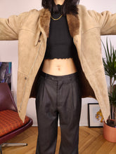 Load image into Gallery viewer, Vintage genuine shearling leather coat beige cream brown suede sheepskin lambskin sherpa winter IT46 S-M
