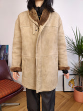Load image into Gallery viewer, Vintage genuine shearling leather coat beige cream brown suede sheepskin lambskin sherpa winter IT46 S-M
