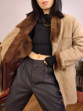 Load image into Gallery viewer, Vintage genuine shearling leather coat beige cream brown suede sheepskin lambskin sherpa winter IT46 S-M
