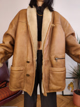 Load image into Gallery viewer, Vintage genuine shearling leather coat tan brown sheepskin lambskin sherpa winter IT52 L-XL
