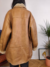 Load image into Gallery viewer, Vintage genuine shearling leather coat tan brown sheepskin lambskin sherpa winter IT52 L-XL
