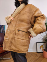 Load image into Gallery viewer, Vintage genuine shearling leather coat tan brown sheepskin lambskin sherpa winter IT52 L-XL
