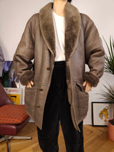 Lade das Bild in den Galerie-Viewer, Vintage-Mantel aus echtem Shearling-Leder, graubraunes Schaffell-Lammfell-Sherpa Vazzoler IT50 L
