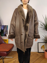 Load image into Gallery viewer, Vintage genuine shearling leather coat grey brown sheepskin lambskin sherpa Vazzoler IT50 L

