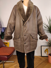 Lade das Bild in den Galerie-Viewer, Vintage-Mantel aus echtem Shearling-Leder, graubraunes Schaffell-Lammfell-Sherpa Vazzoler IT50 L
