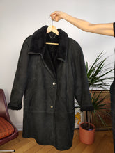 Load image into Gallery viewer, Vintage genuine shearling leather coat black sheepskin lambskin suede sherpa Spain 44 M
