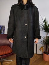 Load image into Gallery viewer, Vintage genuine shearling leather coat black sheepskin lambskin suede sherpa Spain 44 M

