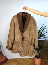 Load image into Gallery viewer, Vintage genuine shearling leather coat brown sheepskin lambskin suede sherpa Italy 50 L-XL
