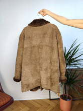 Load image into Gallery viewer, Vintage genuine shearling leather coat brown sheepskin lambskin suede sherpa Italy 50 L-XL

