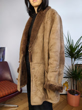 Lade das Bild in den Galerie-Viewer, Vintage-Mantel aus echtem Shearling-Leder, braunes Schaffell, Lammfell und Wildleder, Sherpa, Italien, Größe 50, L-XL
