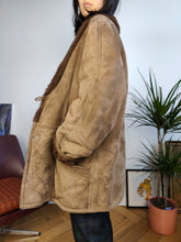Load image into Gallery viewer, Vintage genuine shearling leather coat brown sheepskin lambskin suede sherpa Italy 50 L-XL
