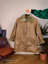 Load image into Gallery viewer, Vintage genuine shearling leather coat brown sheepskin lambskin sherpa S
