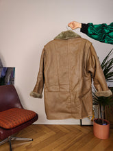 Load image into Gallery viewer, Vintage genuine shearling leather coat brown sheepskin lambskin sherpa S
