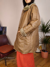 Load image into Gallery viewer, Vintage genuine shearling leather coat brown sheepskin lambskin sherpa S
