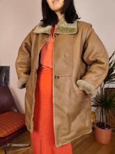 Load image into Gallery viewer, Vintage genuine shearling leather coat brown sheepskin lambskin sherpa S
