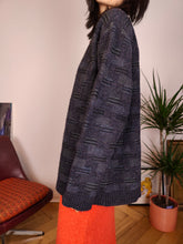 Lade das Bild in den Galerie-Viewer, Vintage Pullover Strukturstrick lila schwarz Muster Herbst Winter Strickpullover Pullover V-Ausschnitt Unisex Herren M
