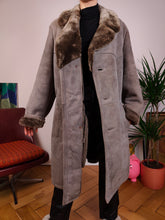 Load image into Gallery viewer, Vintage genuine shearling leather coat beige grey sheepskin lambskin sherpa winter heavy midi long jacket M-L
