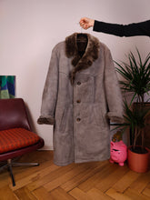 Load image into Gallery viewer, Vintage genuine shearling leather coat beige grey sheepskin lambskin sherpa winter heavy midi long jacket M-L
