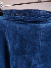 Load image into Gallery viewer, Vintage real suede leather blue shorts bermuda pants cutout XS-S
