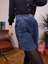 Load image into Gallery viewer, Vintage real suede leather blue shorts bermuda pants cutout XS-S
