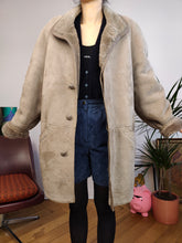 Load image into Gallery viewer, Vintage genuine shearling leather coat beige cream sheepskin lambskin sherpa winter heavy midi long jacket IT48 S-M
