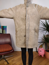 Lade das Bild in den Galerie-Viewer, Vintage-Mantel aus echtem Shearling-Leder, beige-cremefarbenes Schaffell-Lammfell-Sherpa-Winter-schwere Midi-Langjacke IT48 SM
