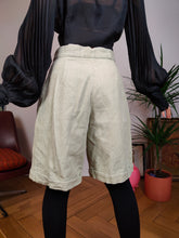 Load image into Gallery viewer, Vintage corduroy shorts bermuda off white cream beige culottes S
