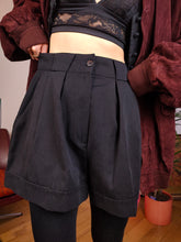 Load image into Gallery viewer, Vintage black mini shorts bermuda culottes XS-S
