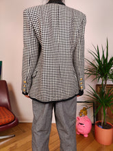 Load image into Gallery viewer, Vintage cashmere wool blazer white black check pied de poule houndstooth pattern jacket women IT 44 S
