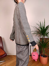 Load image into Gallery viewer, Vintage cashmere wool blazer white black check pied de poule houndstooth pattern jacket women IT 44 S
