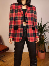 Lade das Bild in den Galerie-Viewer, Vintage 80s Max Dine 100% wool blazer red check checker pattern tartan velvet collar jacket women S
