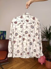 Lade das Bild in den Galerie-Viewer, Vintage silk shirt white nautical baroque print pattern white button up long sleeve blouse women M
