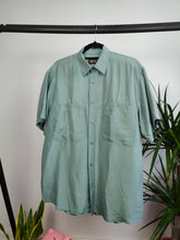 Lade das Bild in den Galerie-Viewer, Vintage 100% silk shirt blouse mint sage green short sleeve button up plain women men unisex L
