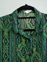 Load image into Gallery viewer, Vintage shirt viscose green black stripes crazy print pattern short sleeve blouse top women men unisex M
