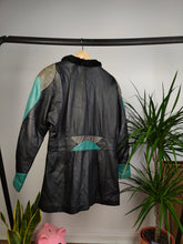 Lade das Bild in den Galerie-Viewer, 80s Vintage genuine leather coat patchwork wool lining black blue green jacket fur collar women S-M
