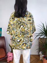 Load image into Gallery viewer, Vintage shirt viscose yellow beige abstract crazy print pattern short sleeve button up women men unisex M-L
