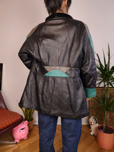 Lade das Bild in den Galerie-Viewer, 80s Vintage genuine leather coat patchwork wool lining black blue green jacket fur collar women S-M
