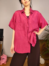 Lade das Bild in den Galerie-Viewer, Vintage 100% silk shirt blouse red magenta pink short sleeve button up plain women men unisex L
