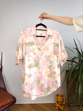 Load image into Gallery viewer, Vintage viscose shirt blouse floral print pattern flower white pink short sleeve spring summer women M-L
