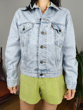 Load image into Gallery viewer, Vintage Levi´s denim jacket orange tab 70601 light blue women S
