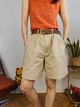 Load image into Gallery viewer, Vintage cotton shorts beige bermuda beige Wallawan 30 S
